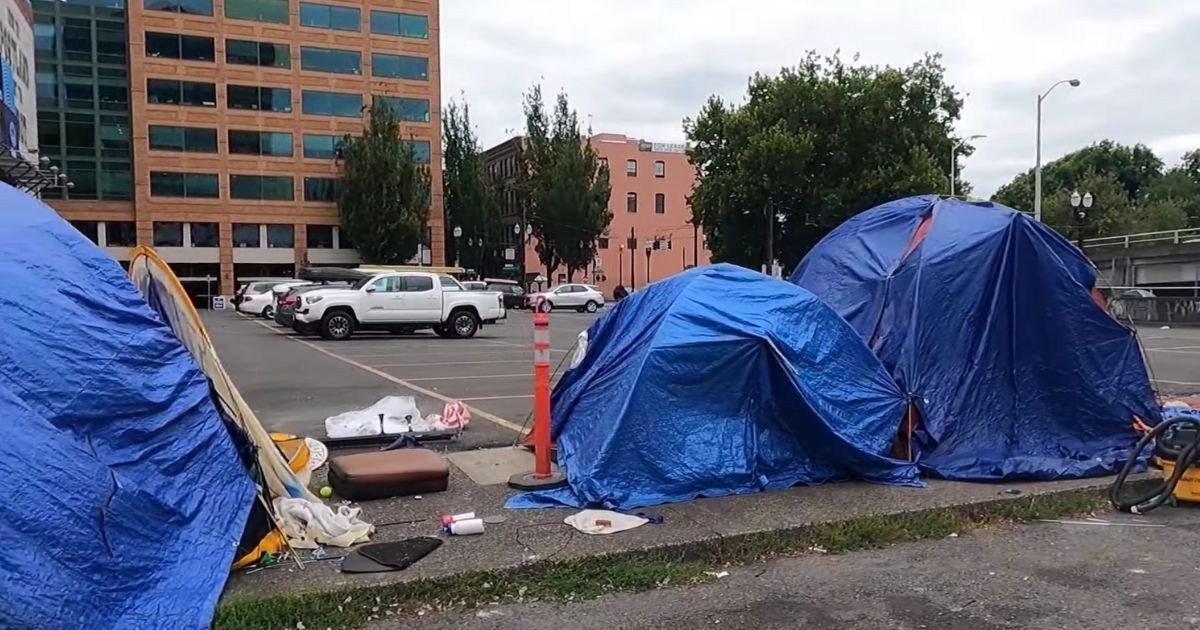 Oregon Considers Bill That Would Give Homeless People ,000 a Month – No Strings Attached Oregon Considers Bill That Would Give Homeless People ,000 a Month – No Strings Attached
