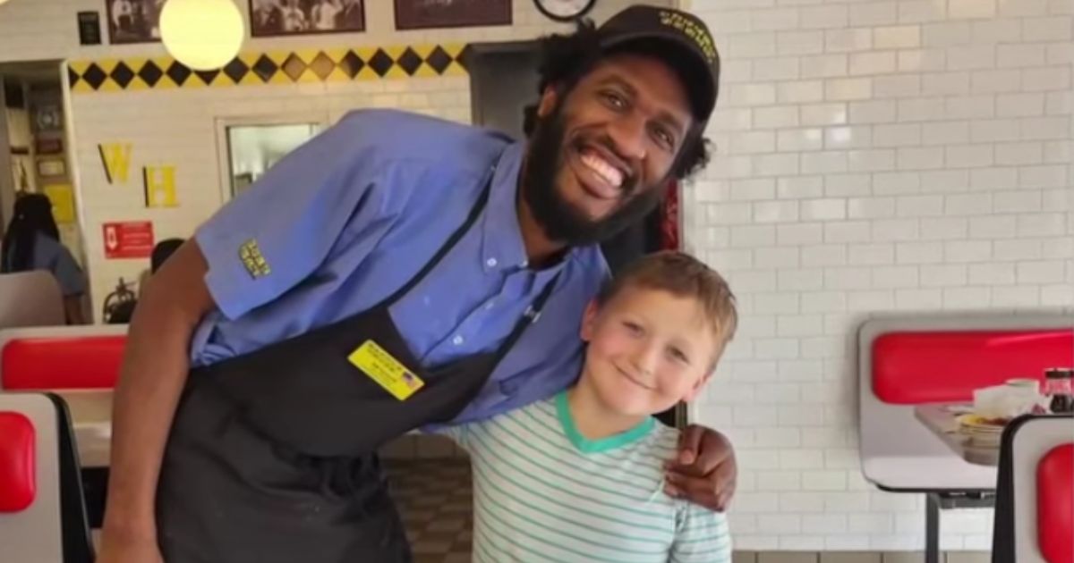 8-Year-Old Starts ,000 Fundraiser for Favorite Waiter’s Family, Zooms Past Goal After Heartwarming Story Goes Viral 8-Year-Old Starts ,000 Fundraiser for Favorite Waiter’s Family, Zooms Past Goal After Heartwarming Story Goes Viral