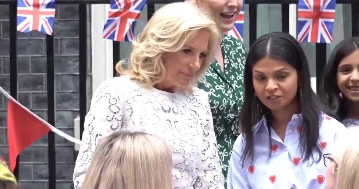 Jill Biden Wears a Bedspread to Lunch Party Marking Coronation of King Charles III (VIDEO) Jill Biden Wears a Bedspread to Lunch Party Marking Coronation of King Charles III (VIDEO)