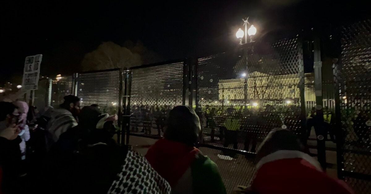 HAPPENING NOW… Pro-Palestine Protesters Try to Breach White House, Violently Shake Security Fence (VIDEO)