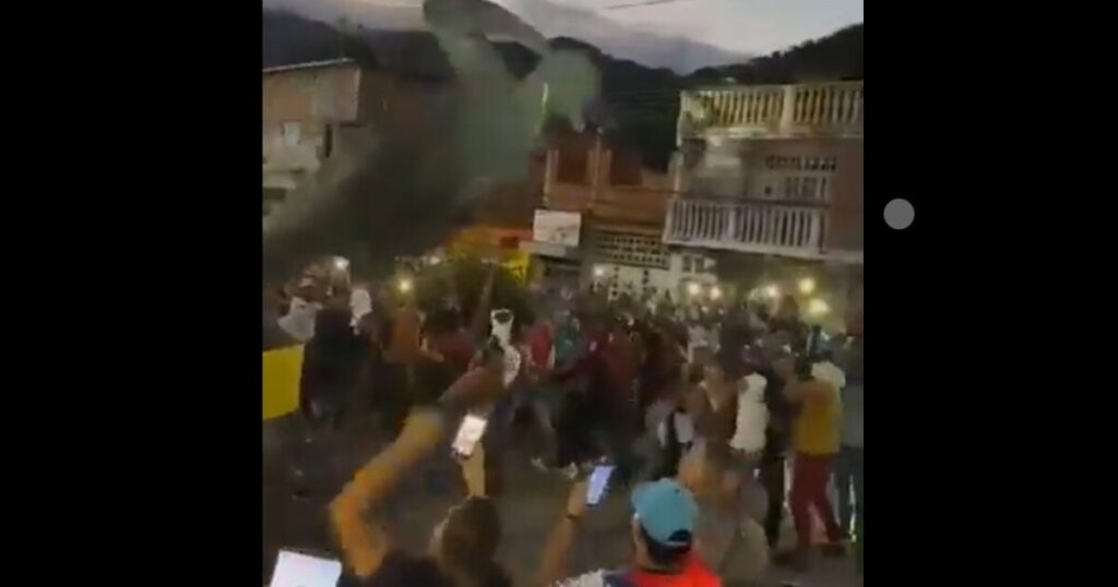 EPIC: Venezuelans Topple Statues of Late Socialist Dictator Hugo Chavez Following Rigged Elections (VIDEO)