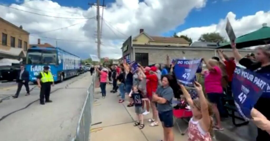 Trump Supporters Line the Street in Rochester, Pennsylvania to Greet Kamala Harris and Tim Walz on Their Bus Tour (VIDEO)