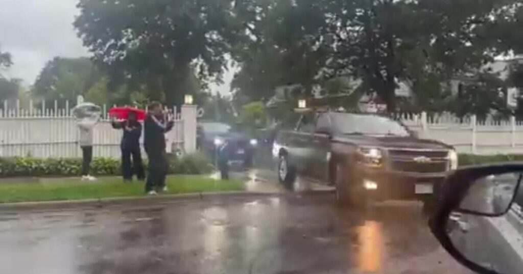 DEVELOPING: Several Black Suburbans Arrive at Minnesota Governor Tim Walz’s Home Night Before Kamala Harris Unveils Running Mate (VIDEO)