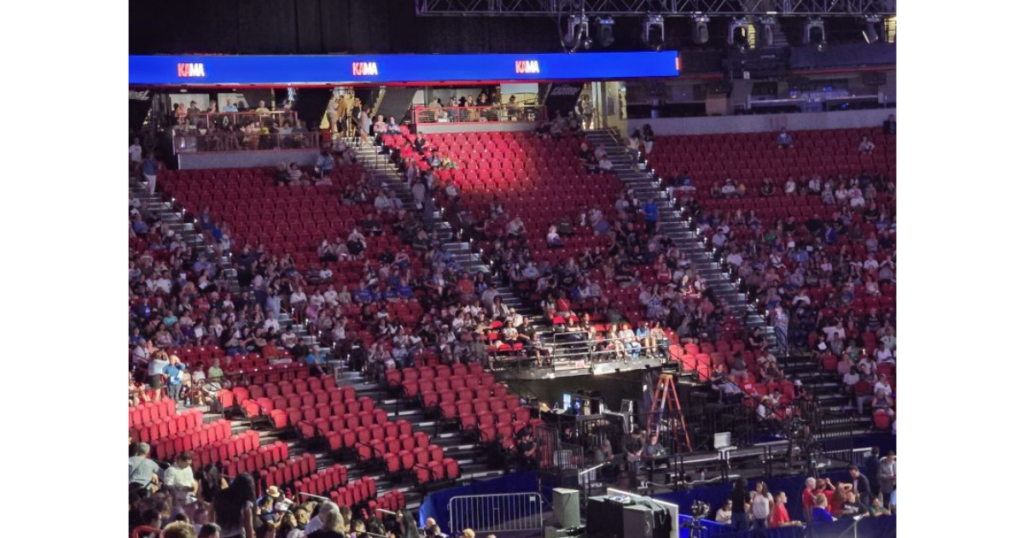 EXCLUSIVE PICS: Kamala’s Las Vegas Event Is Half Empty – Crowd Is Filled with Weirdos and Freaks