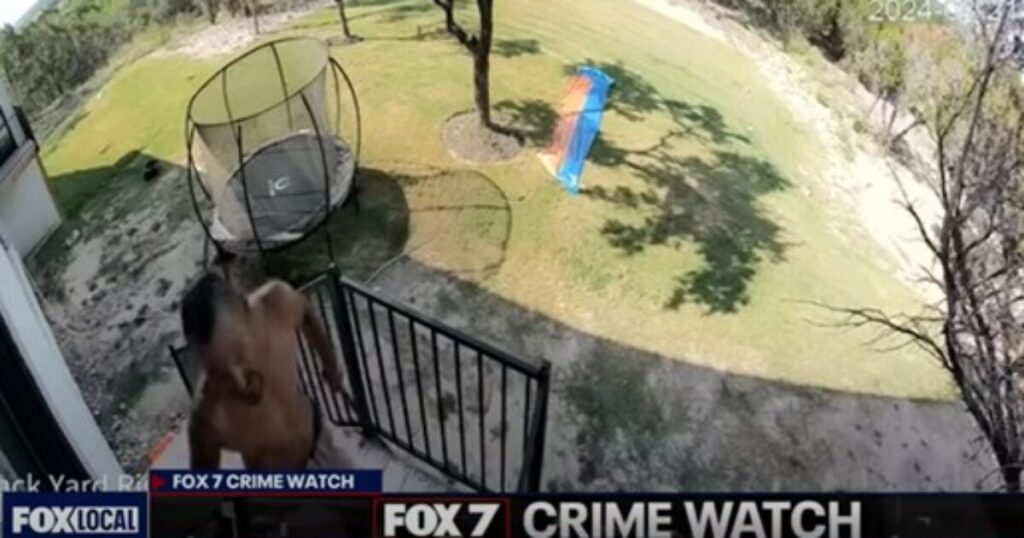 Machete-Wielding Thug Trying to Break Into Texas House Receives an Unwelcome Surprise When Homeowner Decides to Exercise His 2nd Amendment Rights (VIDEO)