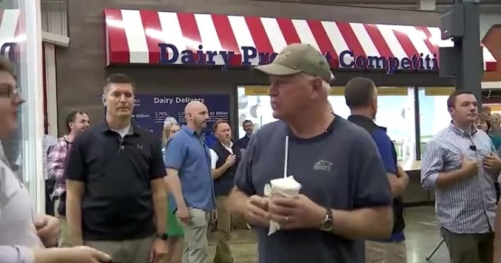 Tim Walz Turns His Back and Walks Away as Reporter Asks About the Six Hostages Found Dead in Gaza (VIDEO)