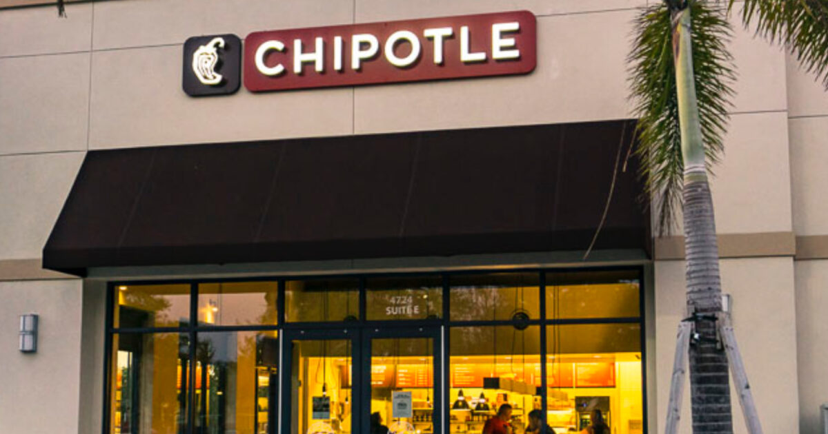 Chipotle Starts Replacing Workers With Robots to Bypass California’s Minimum Wage Laws Chipotle Starts Replacing Workers With Robots to Bypass California’s Minimum Wage Laws