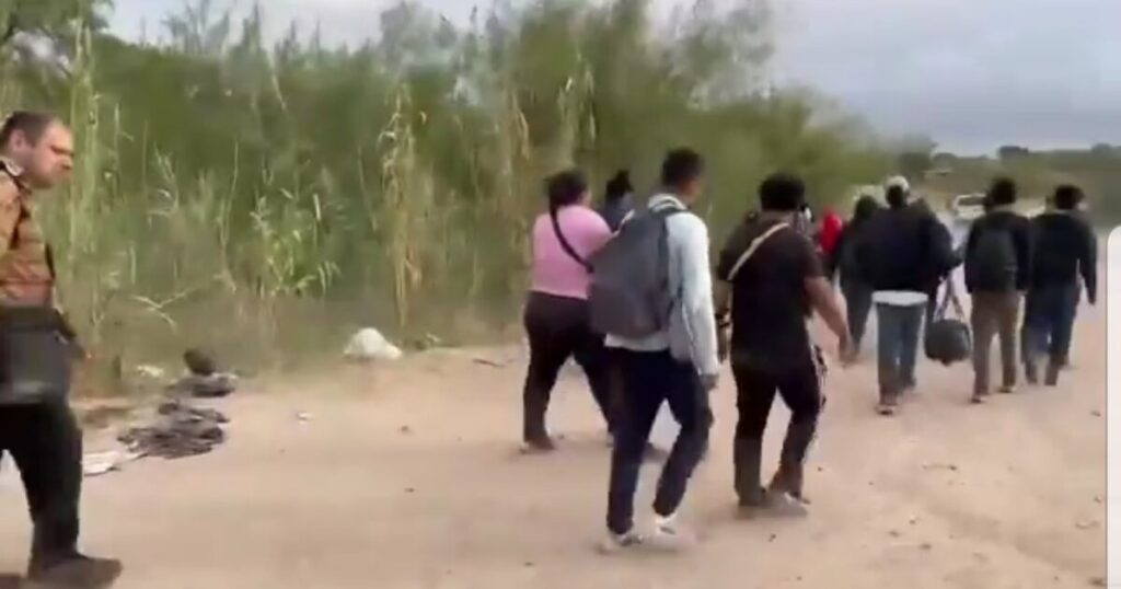 Kamala’s Border Chaos – Texas DPS Encounter Group of 30 Illegal Aliens with 3 Unaccompanied Minors and 3 Special Interest Illegals (VIDEO)