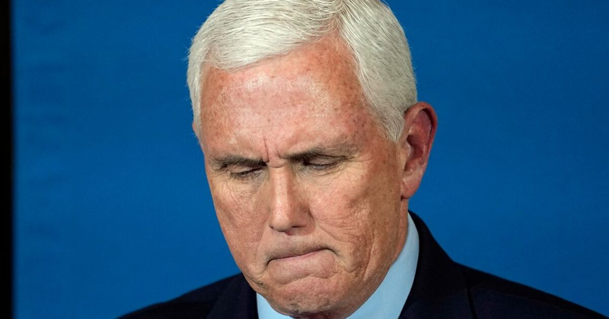 Turncoat Mike Pence Says He is ‘Literally Praying’ That Trump Doesn’t Pardon January 6th Prisoners
