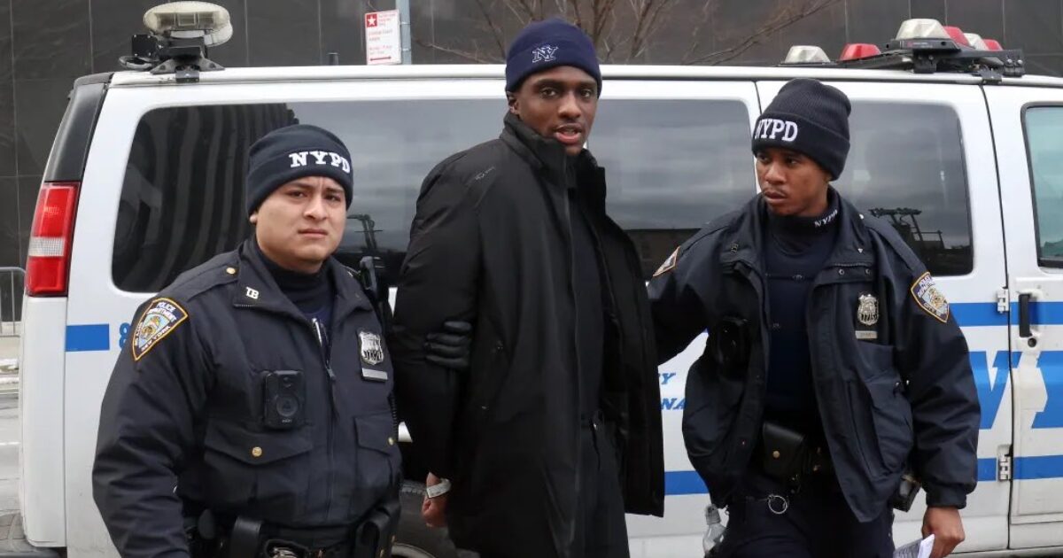 Two People Slashed at NYC’s Grand Central Terminal on Christmas Eve by Individual with Three Prior Arrests – 26-Year-Old Woman Stabbed in Neck Says Nobody Helped her and “No One Called 911” (VIDEO) Two People Slashed at NYC’s Grand Central Terminal on Christmas Eve by Individual with Three Prior Arrests – 26-Year-Old Woman Stabbed in Neck Says Nobody Helped her and “No One Called 911” (VIDEO)
