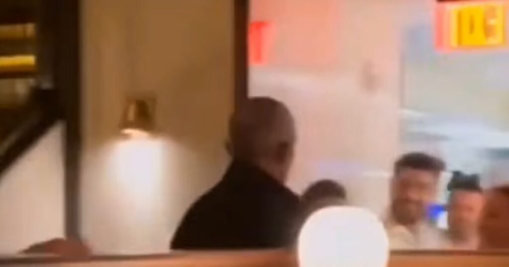 Barack Obama Spotted at Ritzy DC Restaurant without Michelle Amid Divorce Rumors (VIDEO)