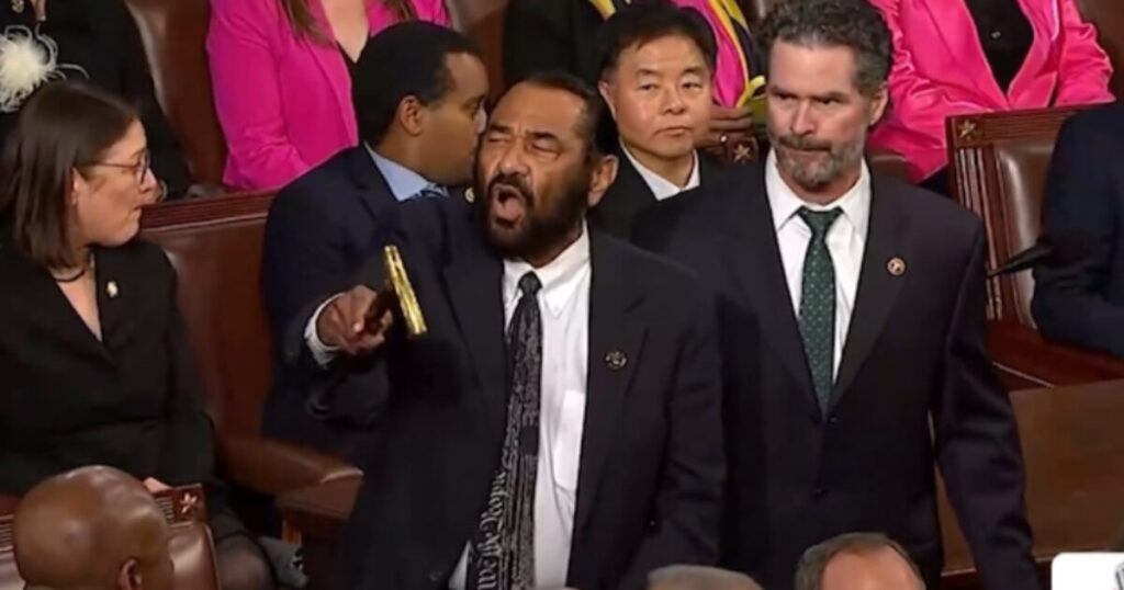 WATCH: President Trump Opens Speech With FIRE as Unhinged Democrats Boo and Republicans Chant USA – Mike Johnson Orders Sergeant of Arms to REMOVES AL GREEN!