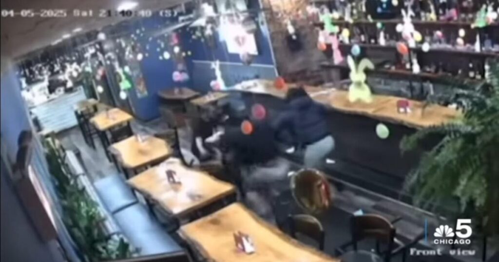 HORROR: Two Women Brutally Beat, Kick, Stomp on Chicago Waitress Over Bill Dispute After Eating Food and Demanding Refund (VIDEO)