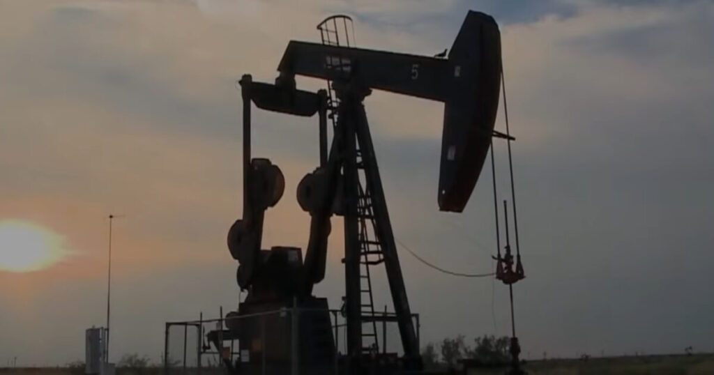 Hawaii Sues Oil Companies Over Climate Change – Exempts One Refinery That Donates to Democrats