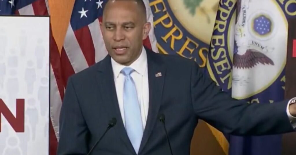 “They’ll Find Out” – Hakeem Jeffries THREATENS Retaliation Against DHS if They Arrest Democrat Lawmakers For Bodyslamming ICE Agents (VIDEO)