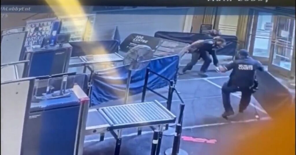 HORROR: Knife-Wielding Man with 18 Prior Arrests Slashes Two Court Officers in Manhattan Criminal Court (VIDEO)