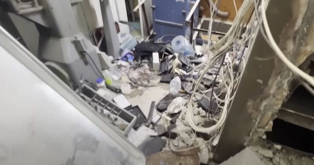 7 Foreign Nationals Arrested After Attempting One Too Many Elaborate Jewelry Store Heists: Police