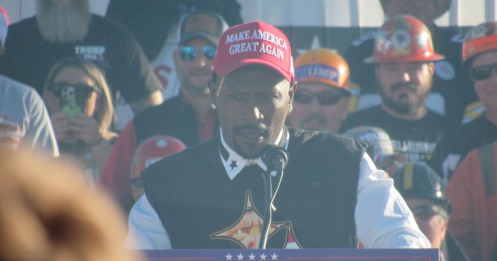 JUST IN: Ex-NFL Star Antonio Brown Extradited from Dubai, Arrested on Attempted Murder Charge in Miami