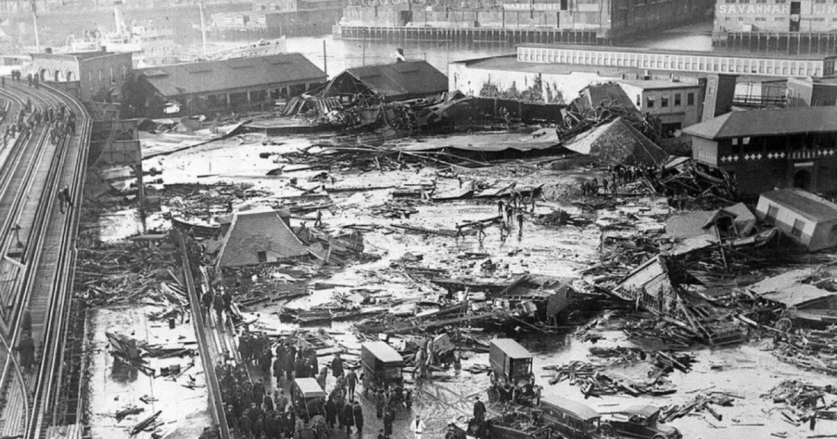 Post-Christmas Disaster: How 26 Million Pounds of Molasses Killed or Injured 170 in the Streets of Boston in 1919 Post-Christmas Disaster: How 26 Million Pounds of Molasses Killed or Injured 170 in the Streets of Boston in 1919