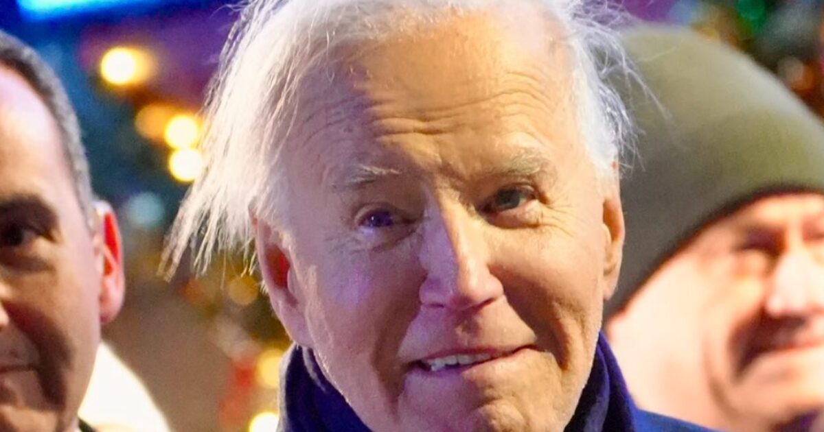 Joe Biden Posts Bizarre Family Christmas Photo Joe Biden Posts Bizarre Family Christmas Photo