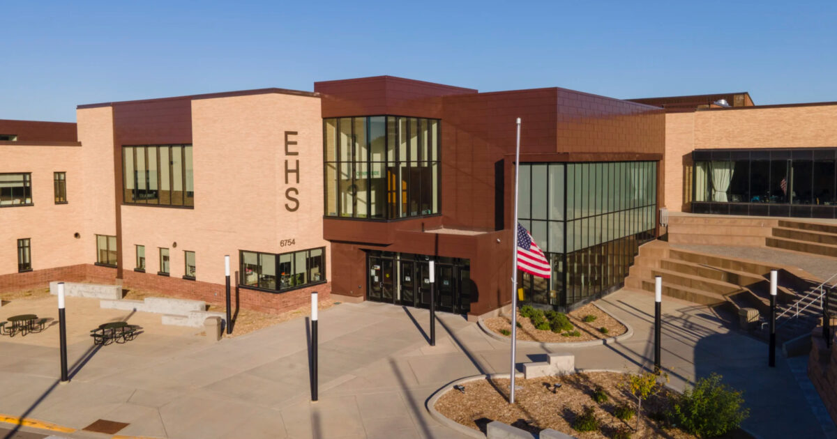 Minnesota High School Threatens to Suspend Students Who Talk Positively About ICE Minnesota High School Threatens to Suspend Students Who Talk Positively About ICE