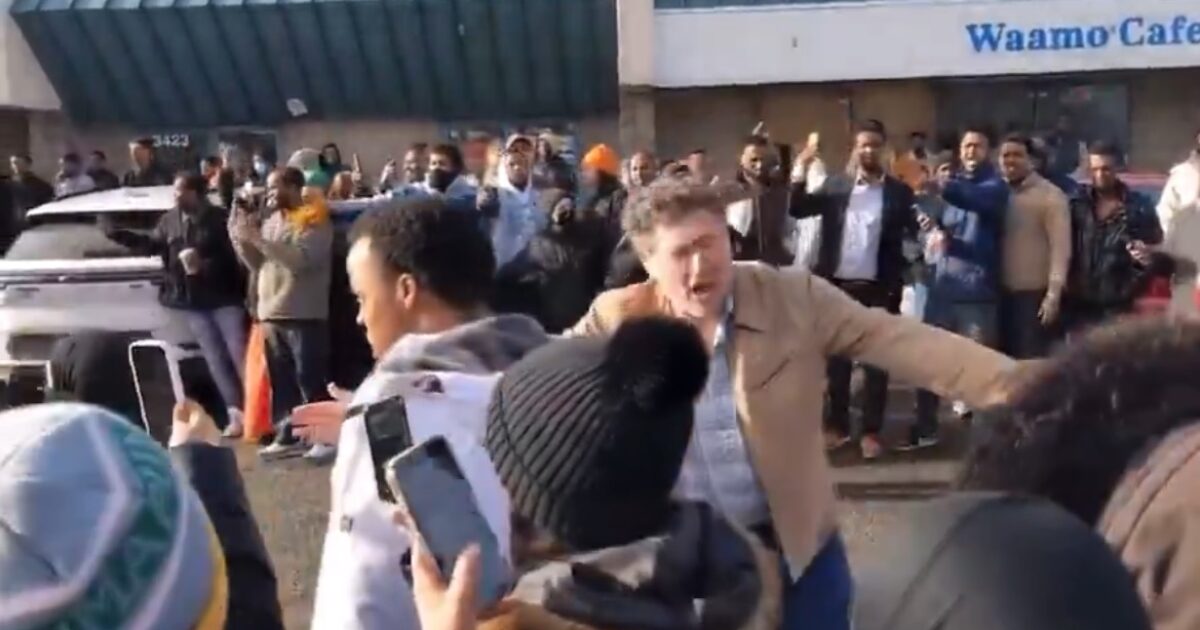 Chaos Erupts as Hundreds of Somalis Storm ICE Operation at Strip Mall in St. Cloud, Minnesota (VIDEO) Chaos Erupts as Hundreds of Somalis Storm ICE Operation at Strip Mall in St. Cloud, Minnesota (VIDEO)