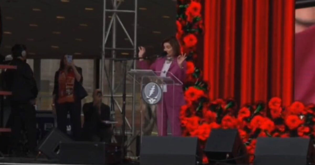 “Bizarre Behavior” – Pelosi Brutally Mocked For Sounding Hammered at Bob Weir Tribute (VIDEO) “Bizarre Behavior” – Pelosi Brutally Mocked For Sounding Hammered at Bob Weir Tribute (VIDEO)