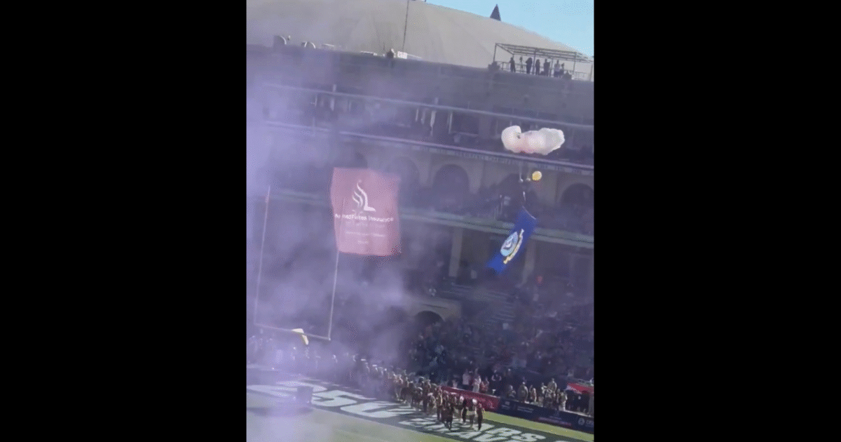 GOING VIRAL: Parachutist Hits Field Goal Net Before Falling into Crowd at Armed Forces Bowl (VIDEO) GOING VIRAL: Parachutist Hits Field Goal Net Before Falling into Crowd at Armed Forces Bowl (VIDEO)