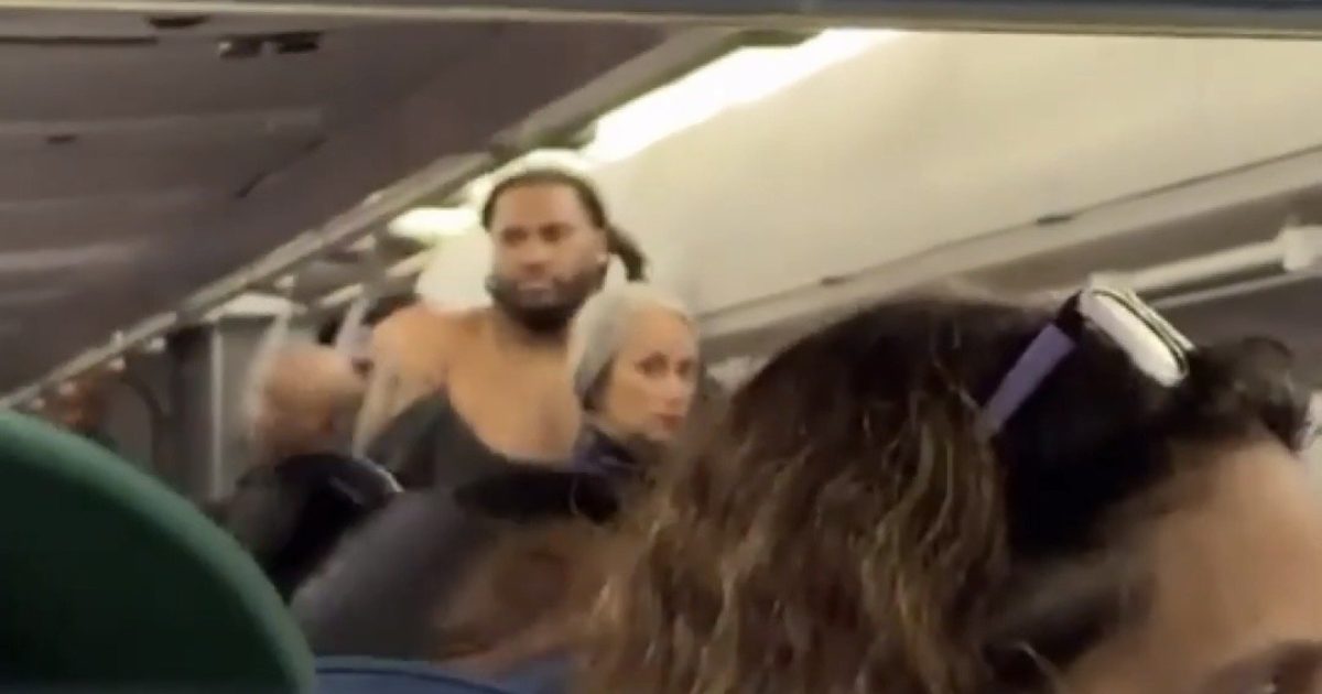 Delta Plane Forced to Turn Around When Man Starts Attacking Other Passengers (VIDEO)