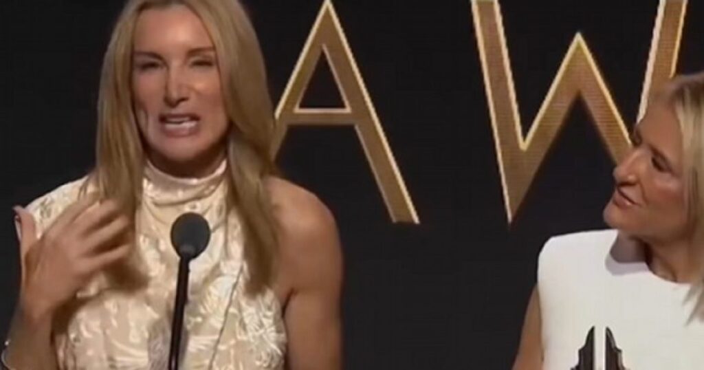 Poisonous Podcaster Jennifer Welch Yells ‘F**k ICE! F**k Donald Trump! Free Palestine! And Save Trans Kids!’ at Awards Show (VIDEO)