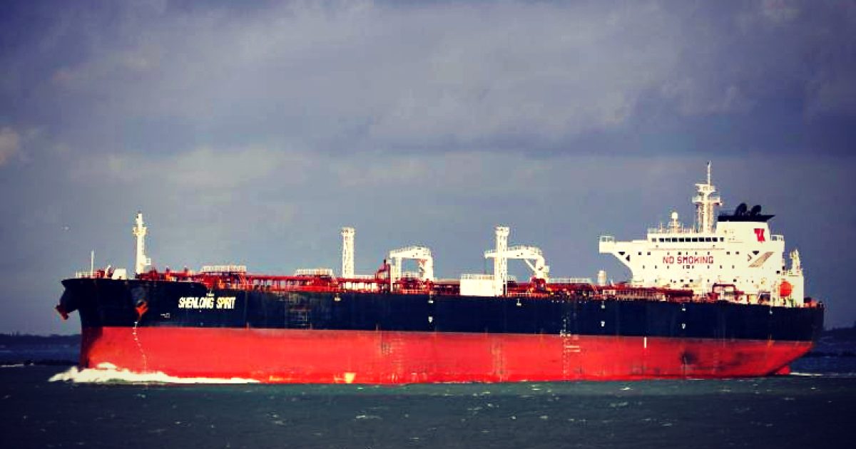 Greek-Operated Oil Tanker Defied Iranian Threats and Crossed the Strait of Hormuz Carrying a Million Barrels of Saudi Crude Oil Greek-Operated Oil Tanker Defied Iranian Threats and Crossed the Strait of Hormuz Carrying a Million Barrels of Saudi Crude Oil