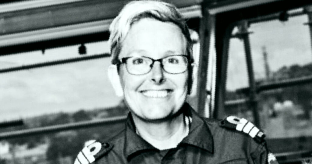 Lesbian ‘DEI Hire’ Captain of New Zealand Navy Ship That Ran Aground Has Been Charged With Negligence, Will Face Court-Martial Over the Sinking