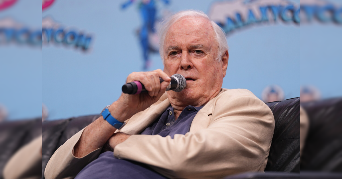 British Actor Who Mocked Christianity Receives Scorn for Mourning Rise of Islam British Actor Who Mocked Christianity Receives Scorn for Mourning Rise of Islam