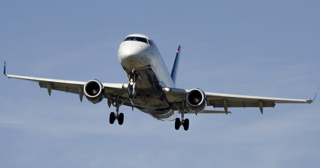 Commercial Flight from Chicago Makes Emergency Landing at Wisconsin Airport After Passenger’s Repeated Attempts to Break Into Cockpit