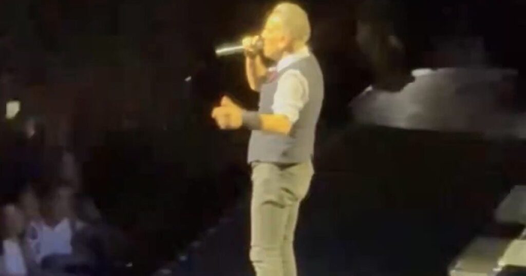 WATCH: Lunatic Bruce Springsteen Seen Using Teleprompter at Boston Concert to Trash Trump and Elon Musk – “This is an American Outrage!”