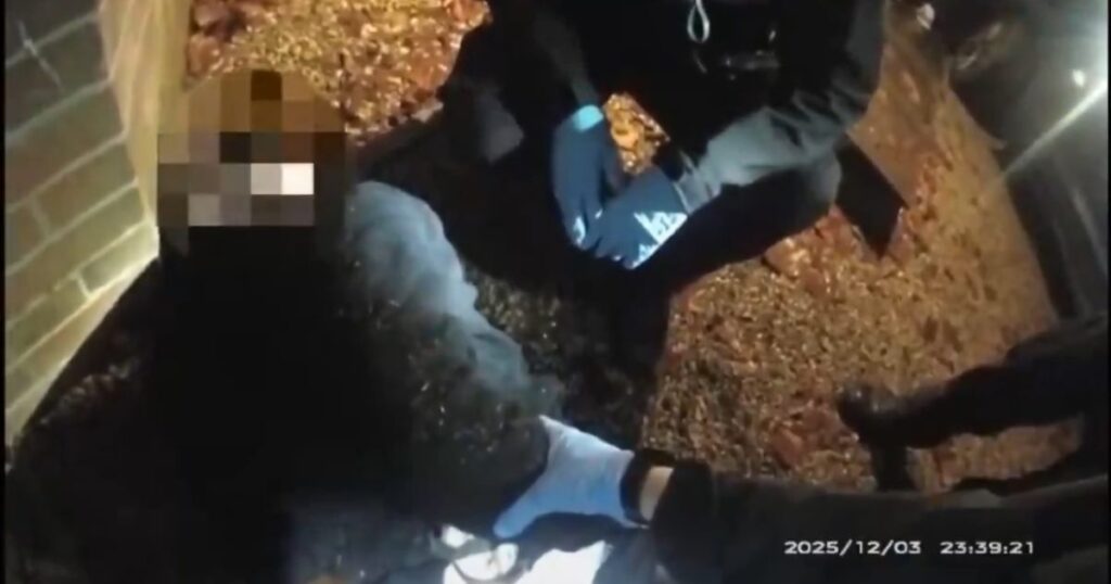 HORROR: “I’ve Been Stabbed!” – UK Police Bodycam Footage Shows Stabbing Victim Henry Nowak Pleading with Officers as They Cuff and Drag Him (VIDEO)