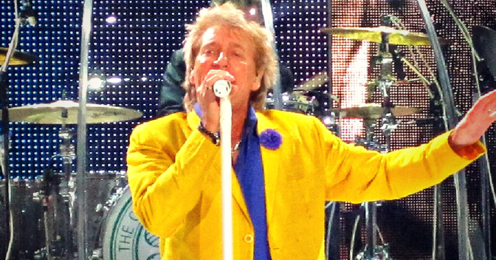 ‘The Show Must Go On’: Classic Rocker Rod Stewart Pauses Show in Utah After Nearly Fainting, Uses Oxygen Tank