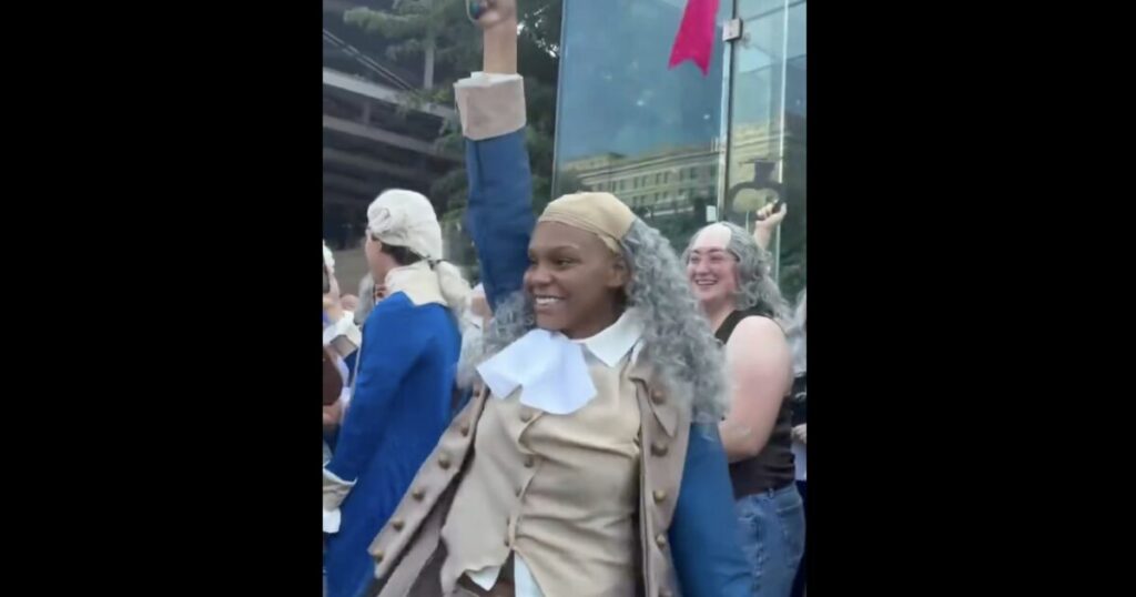 Black Woman Wins Benjamin Franklin Look-Alike Contest During Philadelphia’s July 4 Celebration