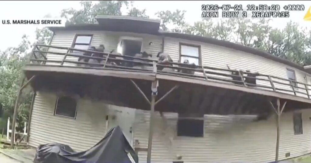 WATCH: Terrifying Moment Deck COLLAPSES Beneath U.S. Marshals During Missouri Raid on Convicted Sex Offender — Nine Officers Plunge to Ground
