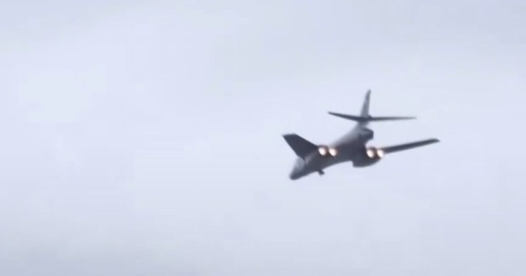 WATCH: Trump Buzzes B-1 Bombers Over Xi Jinping During Welcome Ceremony