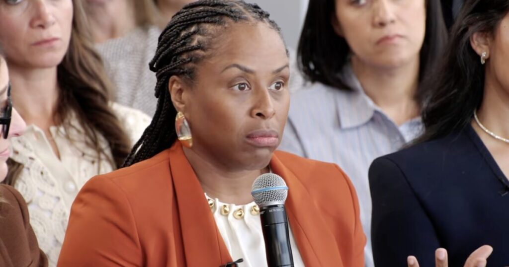 Oprah Audience ERUPTS in Applause as Doctor Demands “Pink Shirts and Energy” for Black Mothers Who Kill Their Children — “I Want Us to Have the Same Passion”